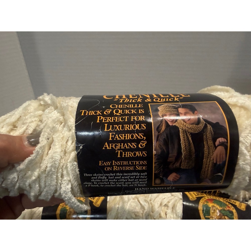 Lion Brand Chenille Thick & Quick Yarn Antique White 098 Lot of 5 Skeins USA - Picture 4 of 6